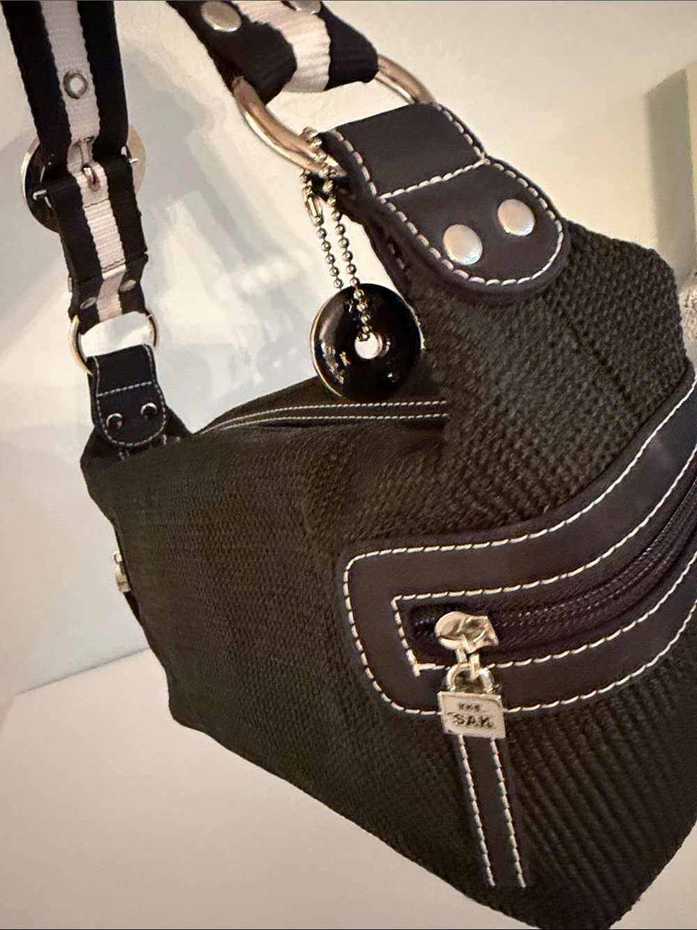 Y2K Vintage The Sak Mia Black Shoulder Bag with Black-and-White Strap - Picture 6 of 8